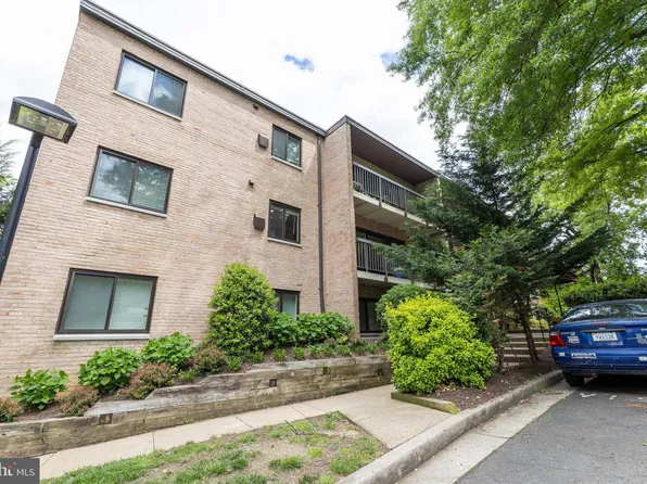 3200 S 28th St APT 301, Alexandria, VA 22302