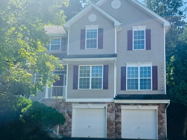 310 Winding Hill Dr, Hackettstown, NJ 07840