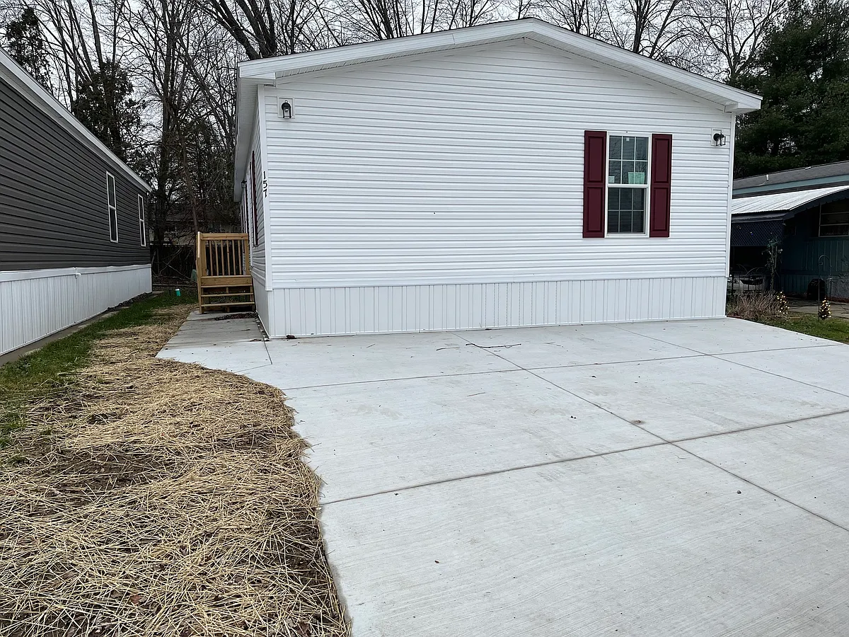 Building Photo - 6610 Lear Nagle Rd #157