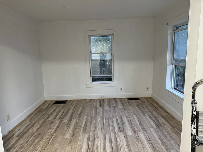 270 S Main St #4 — Photo 4