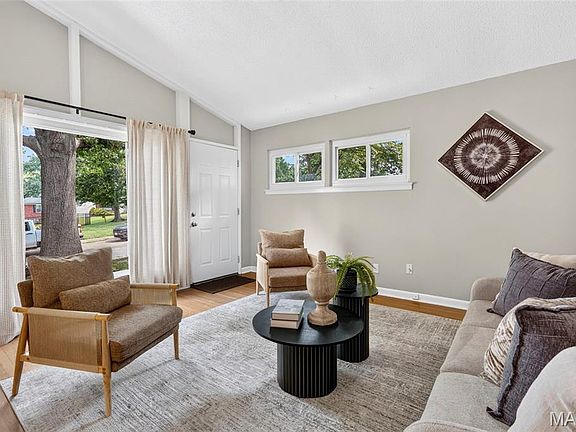 3rd image of 511 Joshua Dr