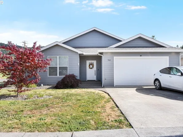 765 SE Lanola St, Winston, OR 97496