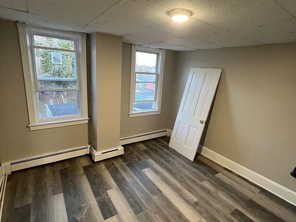 2nd image of 624 Spruce St