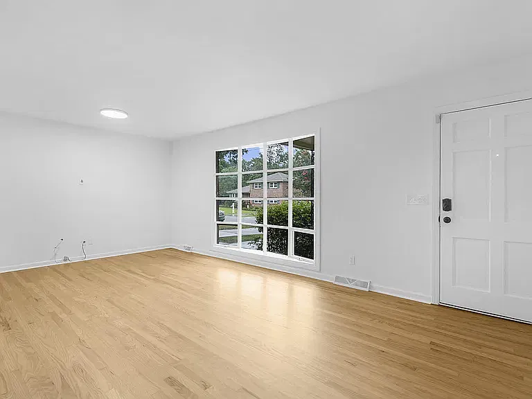 3 bed, 1800 sqft, $3,700 — Photo 4