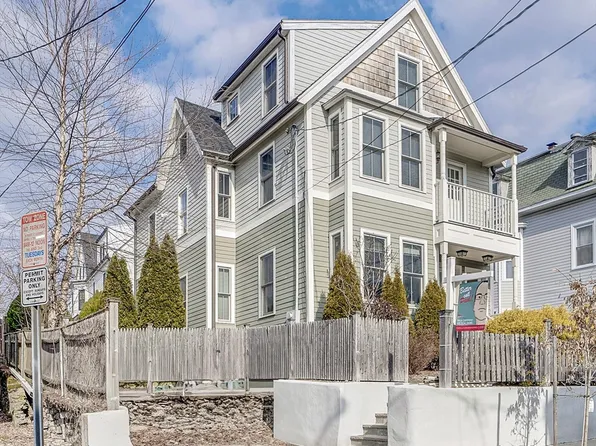 17 Moore St Unit 2, Somerville, MA 02144