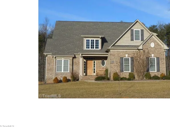 137 Topside Ct, Stokesdale, NC 27357