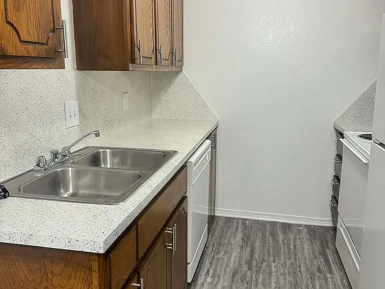 Summerplace Apartments — Photo 26
