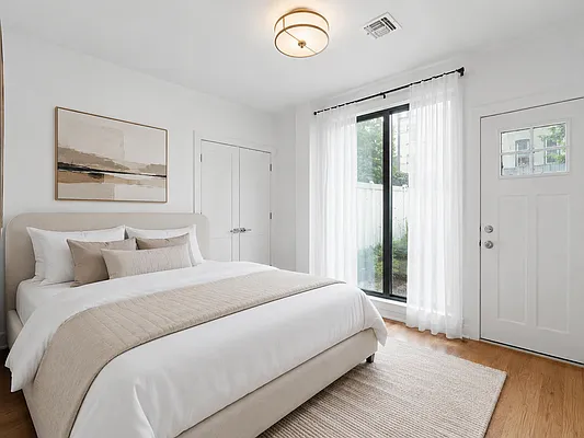 Bedroom, photo 1