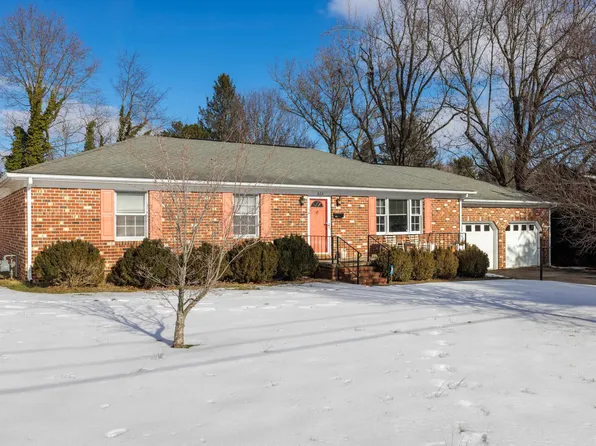 633 Rosser Ave, Waynesboro, VA 22980