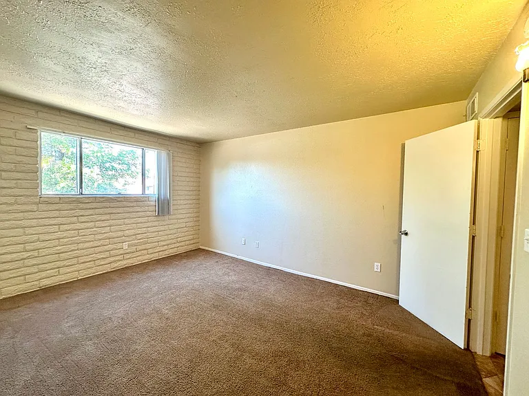 Desert Atrium - Studios, 1 Bedrooms and 2 Bedrooms in Great Location! Community Pool! — Photo 27