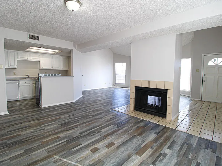 3815 Bremen Ave — Photo 6