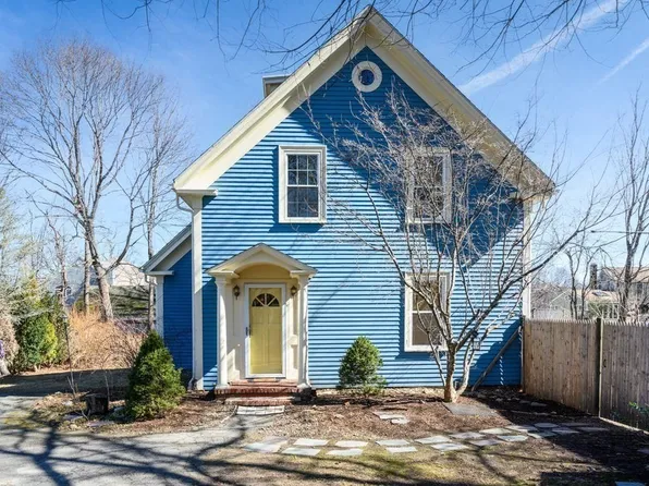 207 Dodge St, Beverly, MA 01915