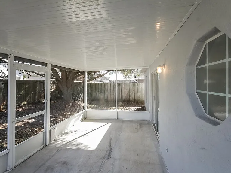 12814 Lake Vista Dr — Photo 14