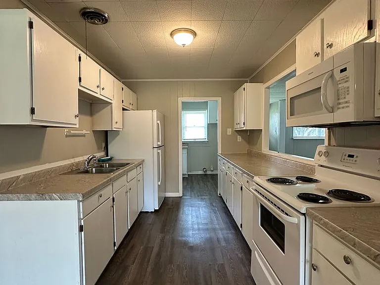 3114 W Devon Rd — Photo 4