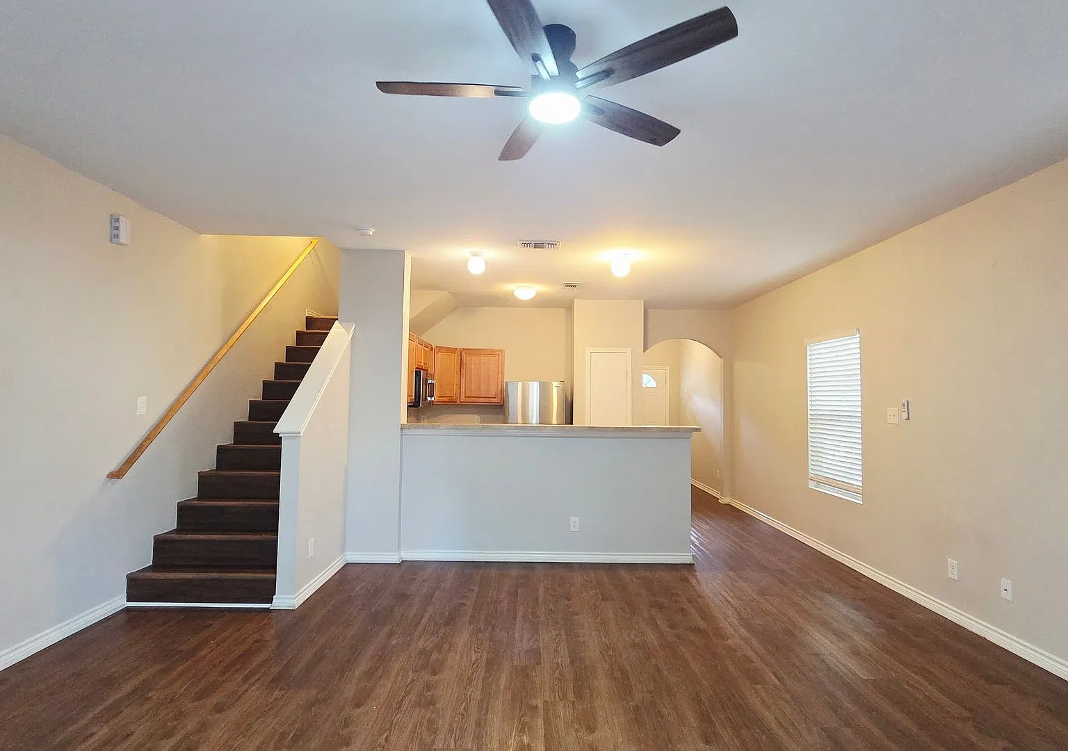 3 bedroom Townhome*1 Car Garage* Private Fenced Backyard* Washer & Dryer Included — Photo 1
