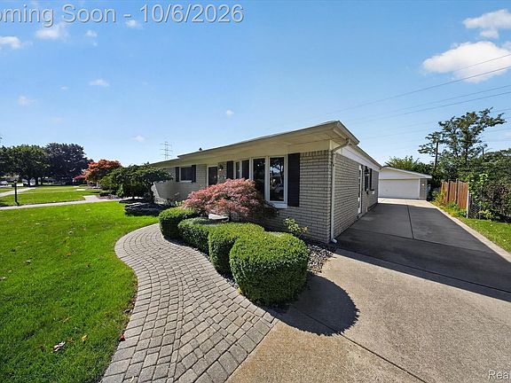 3rd image of 29719 Flanders Ave