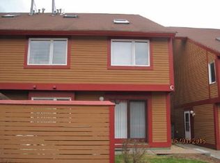 25 Meadow Pond Dr APT D, Leominster, MA 01453