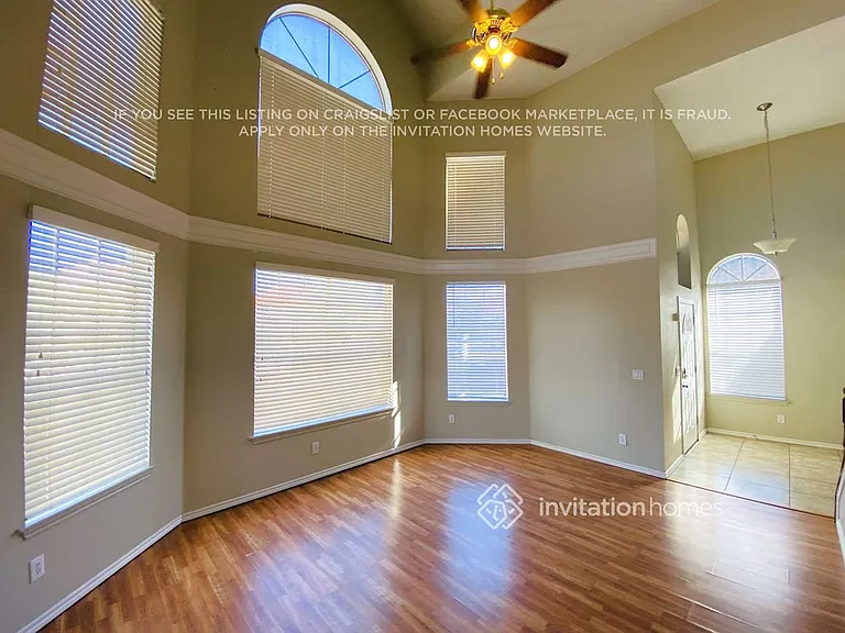 302 S Quail Ln — Photo 2