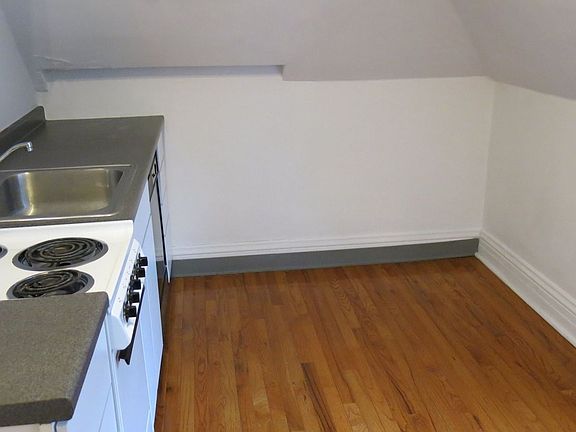 3rd image of 235 S Fairmount St APT 5