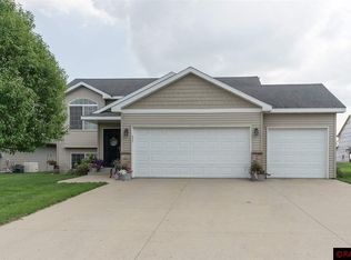 229 Cypress Dr, Mankato, MN 56001