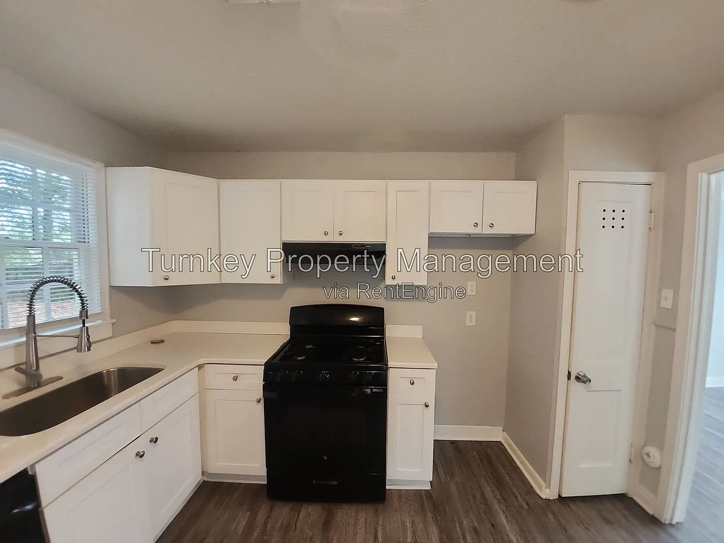 2 bed, 1.0 bath, 900 sqft, $925 — Photo 2