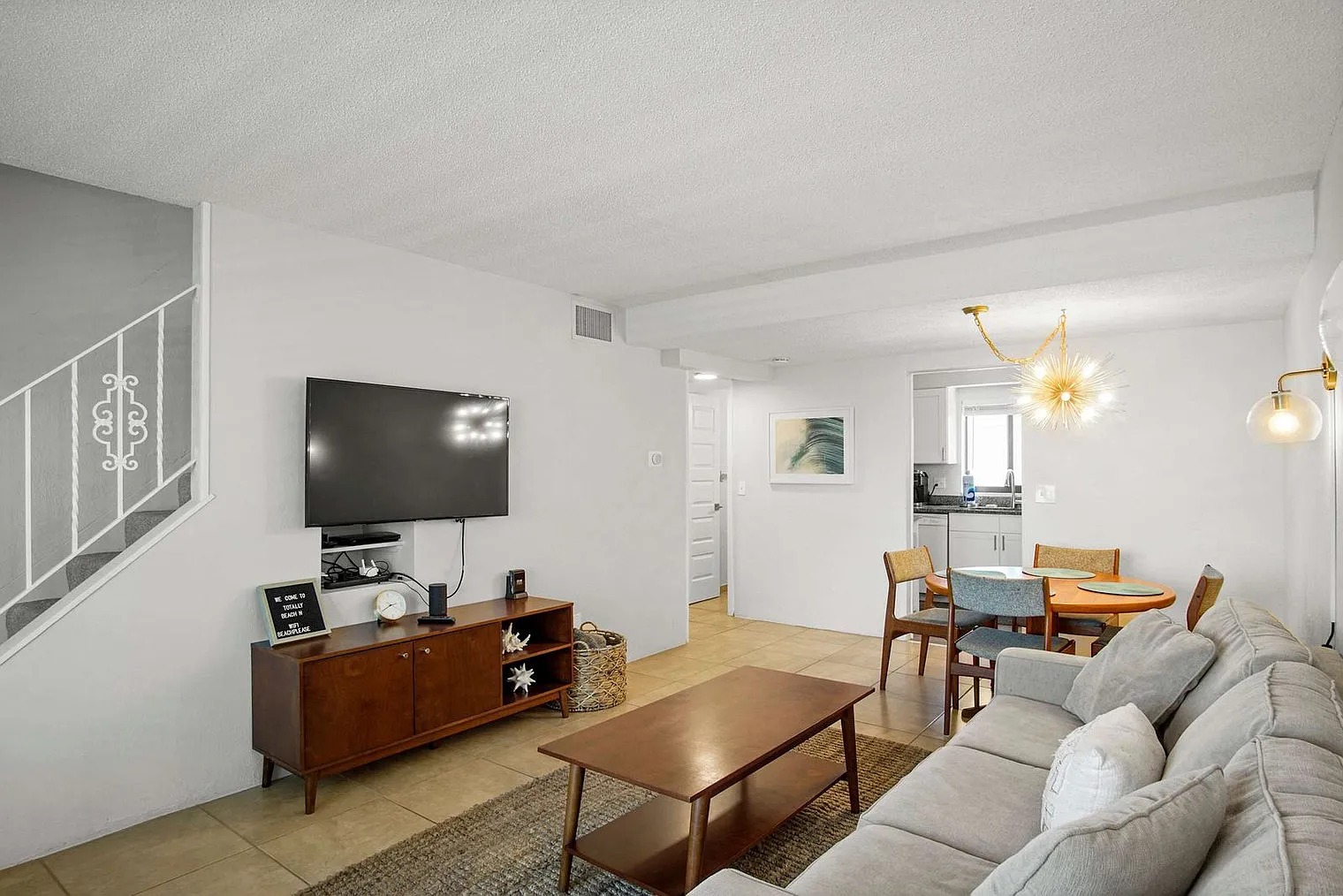 2 bed, 1.0 bath, 1054 sqft, $3,530 — Photo 2