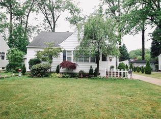 610 Kenilworth Rd, Bay Village, OH 44140