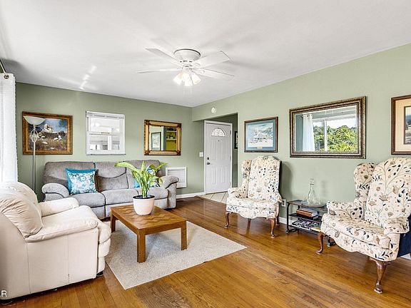4th image of 119 Spring St