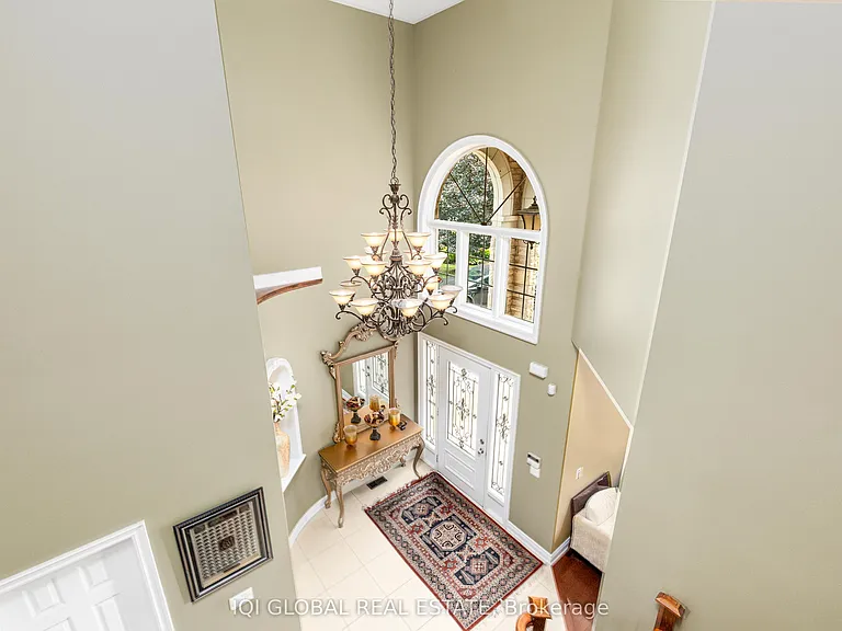 2395 Lyndhurst Dr — Photo 9