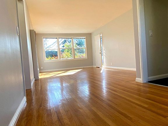 2nd image of 559 Miramonte Ave