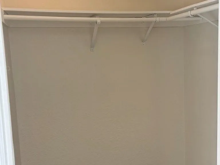 Hemlock Apartments — Photo 15