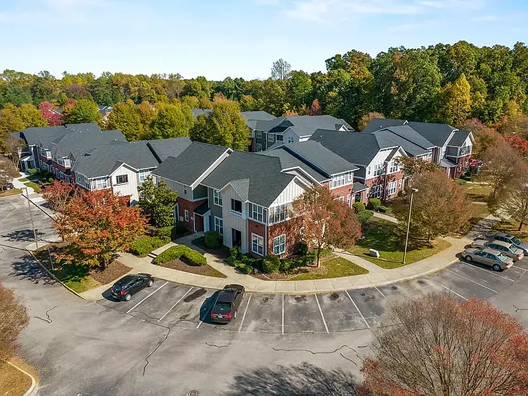 Grand Oaks Apartment Homes — Photo 31