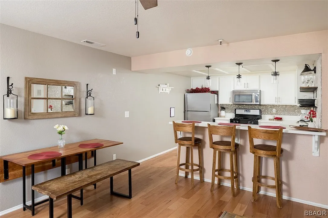 2 bed, 1200 sqft, $2,100 — Photo 1