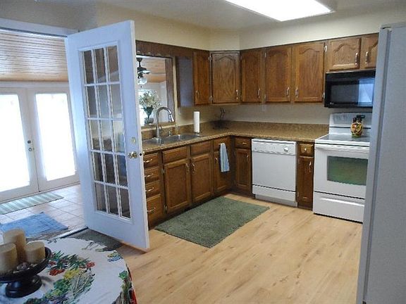 4th image of 1555 Woodville Pike
