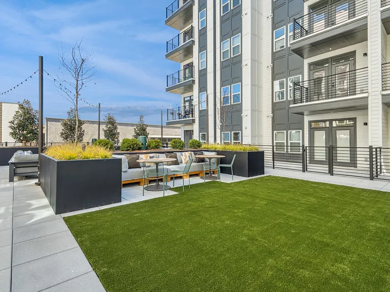 900 Willow — Photo 39