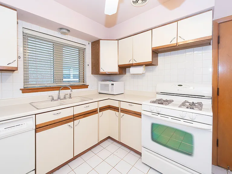 8909 N Wisner St #1 — Photo 13