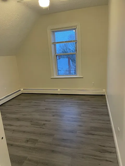Building Photo - 103 Robinson Ave #3