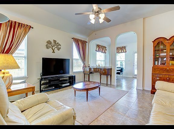 4th image of 513 Steamboat Dr