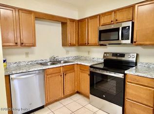 1515 La Fontenay Ct, Louisville, KY