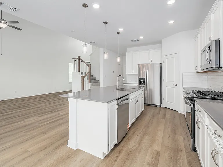 109 Ventura Dr — Photo 12