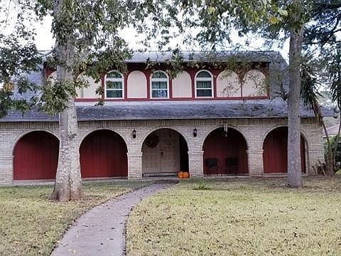 1st image of 320 Live Oak Ln
