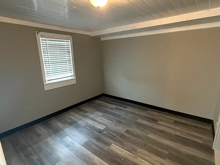 246 NE Trinity Pl #101 — Photo 4