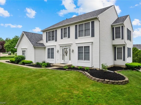 945 Red Tailed Ln, Amherst, OH 44001