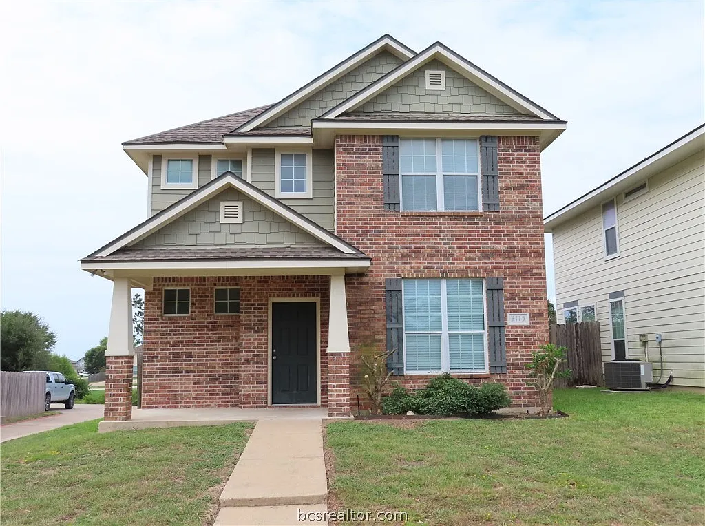 4 bed, 1710 sqft, $1,900 — Photo 1