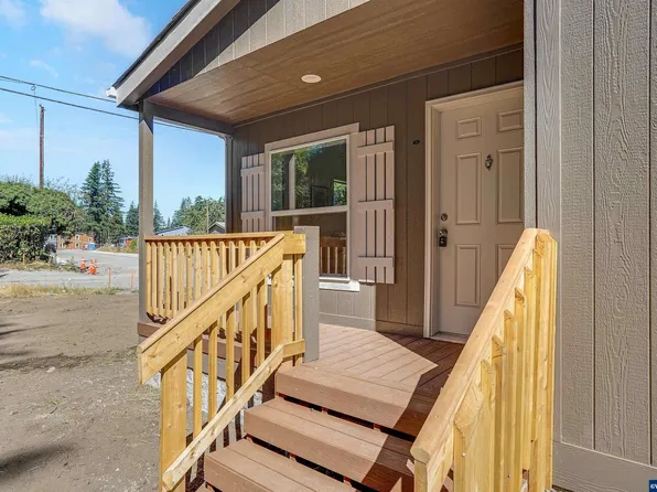 768 NW Sunset St, Mill City, OR 97360