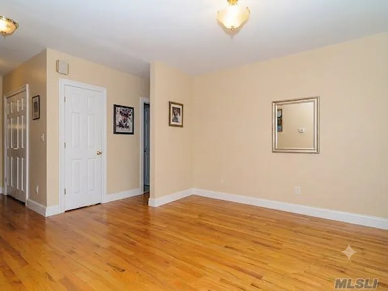 1101 Old Northern Blvd — Photo 4