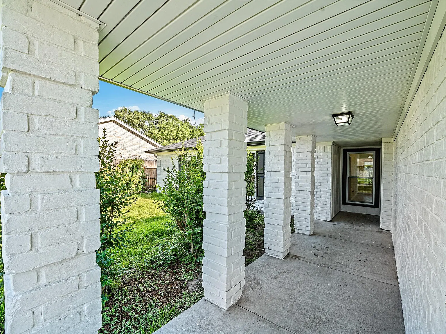 3 bed, 2.0 bath, 1654 sqft, $2,000 — Photo 4