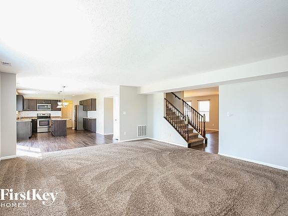 3rd image of 6425 Woodland Ln