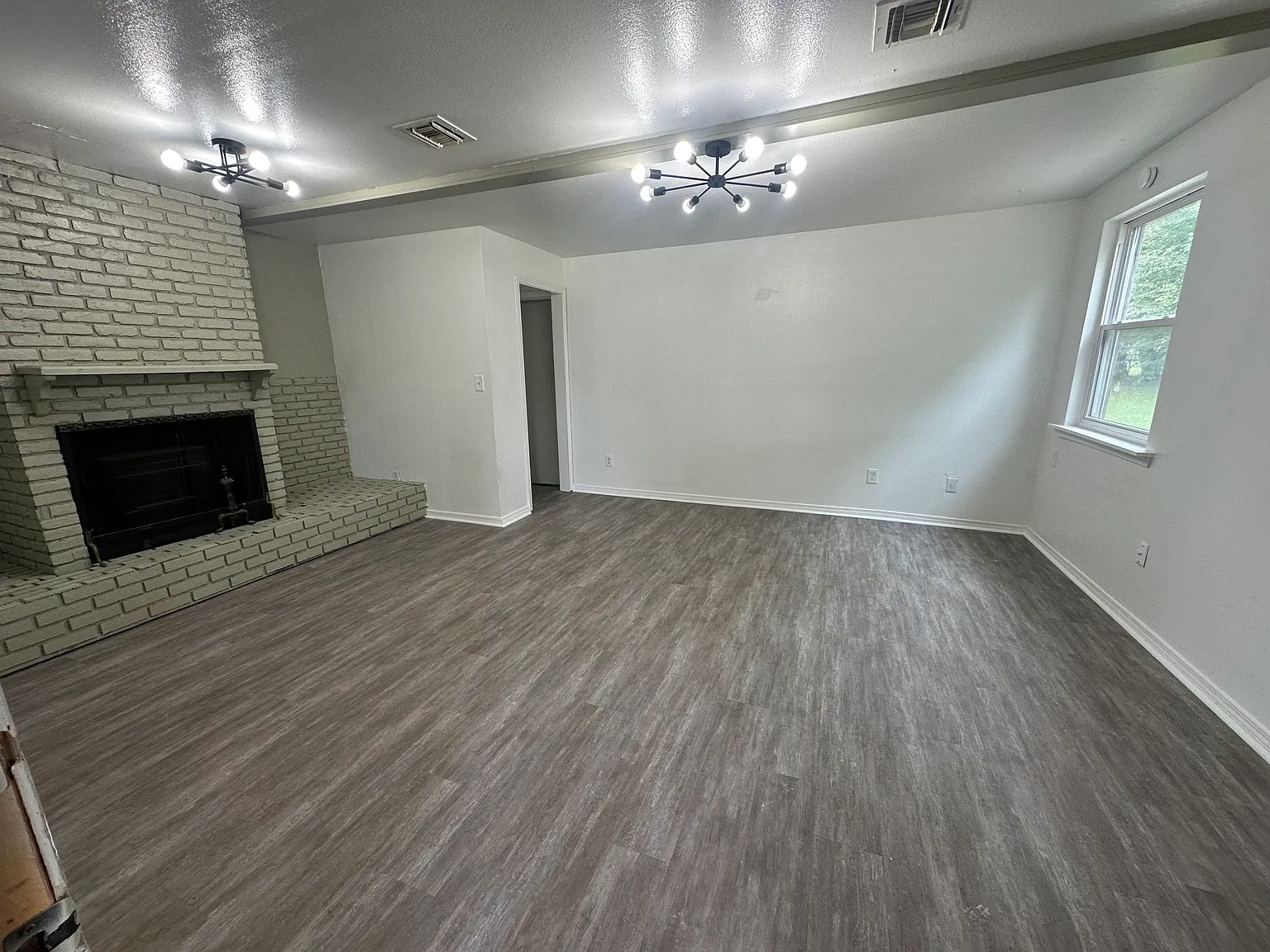 3 bed, 1250 sqft, $1,350 — Photo 1