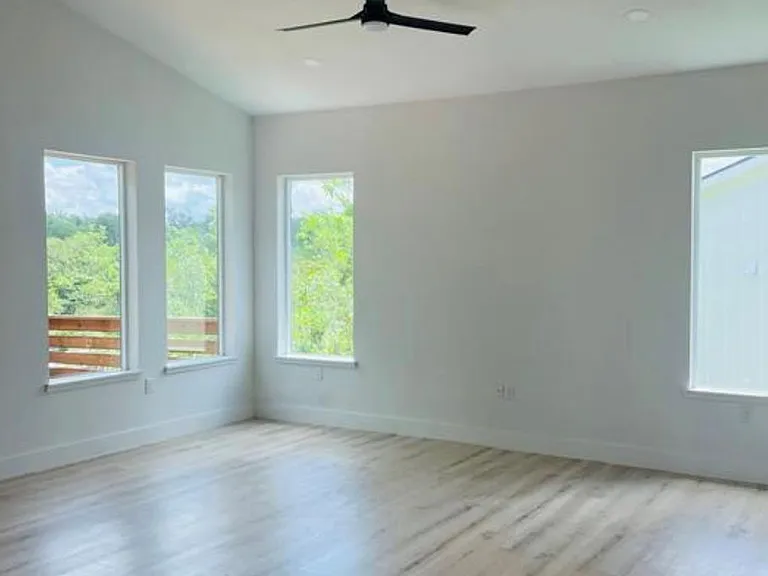 5010 Baker St — Photo 2